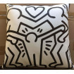 Kissen mit der Unterschrift von Keith Haring